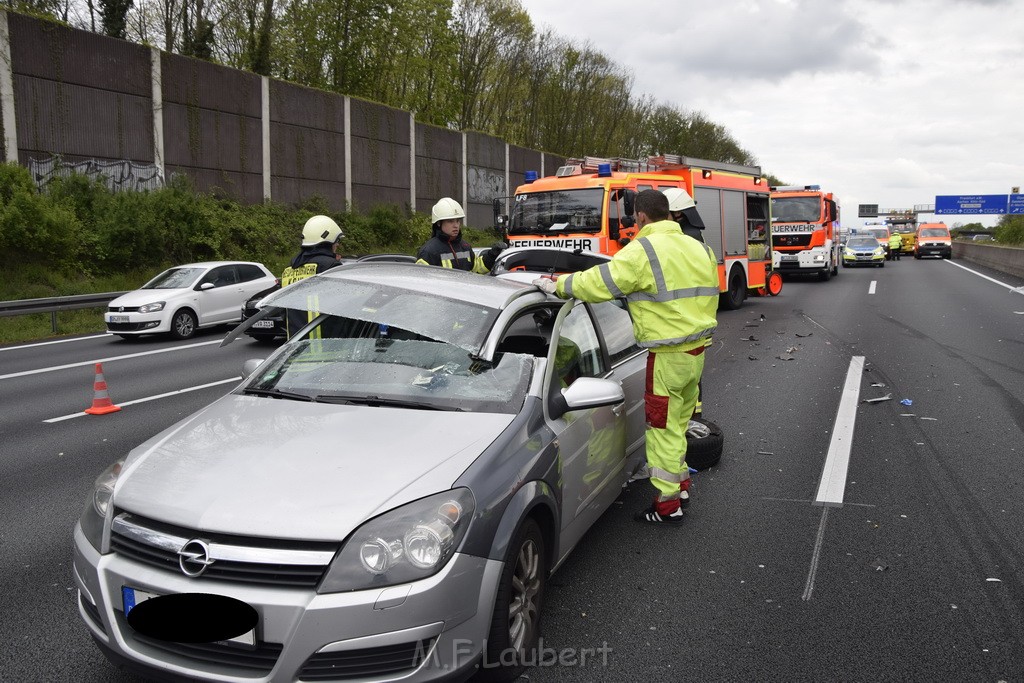 VU Auffahrunfall A 3 Rich Oberhausen kurz vor AS Koeln Dellbrueck P104.JPG - Miklos Laubert